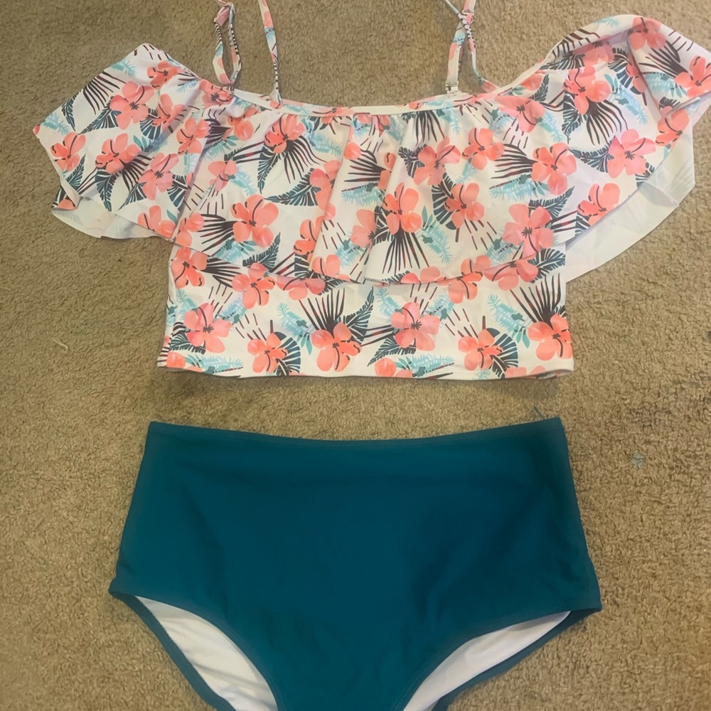 2 piece bathing suit , never worn